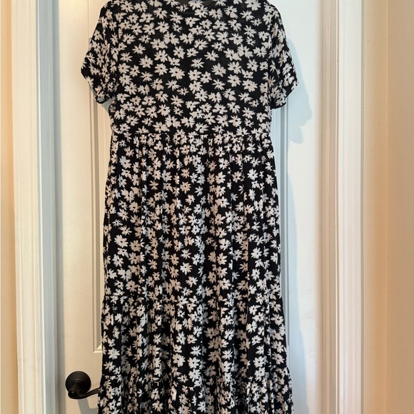 Urban Outfitters Monochrome Floral Top - Picture 3 of 4